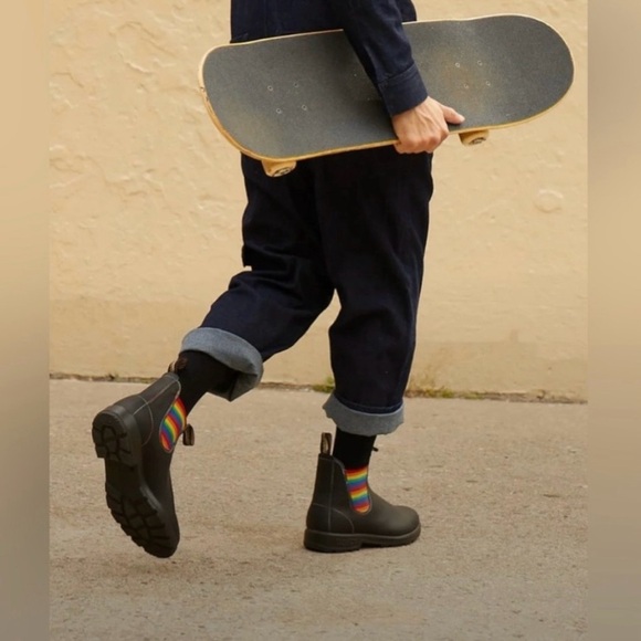 Blundstone Black Chelsea Boots with Rainbow Elastic Panels - Picture 9 of 11